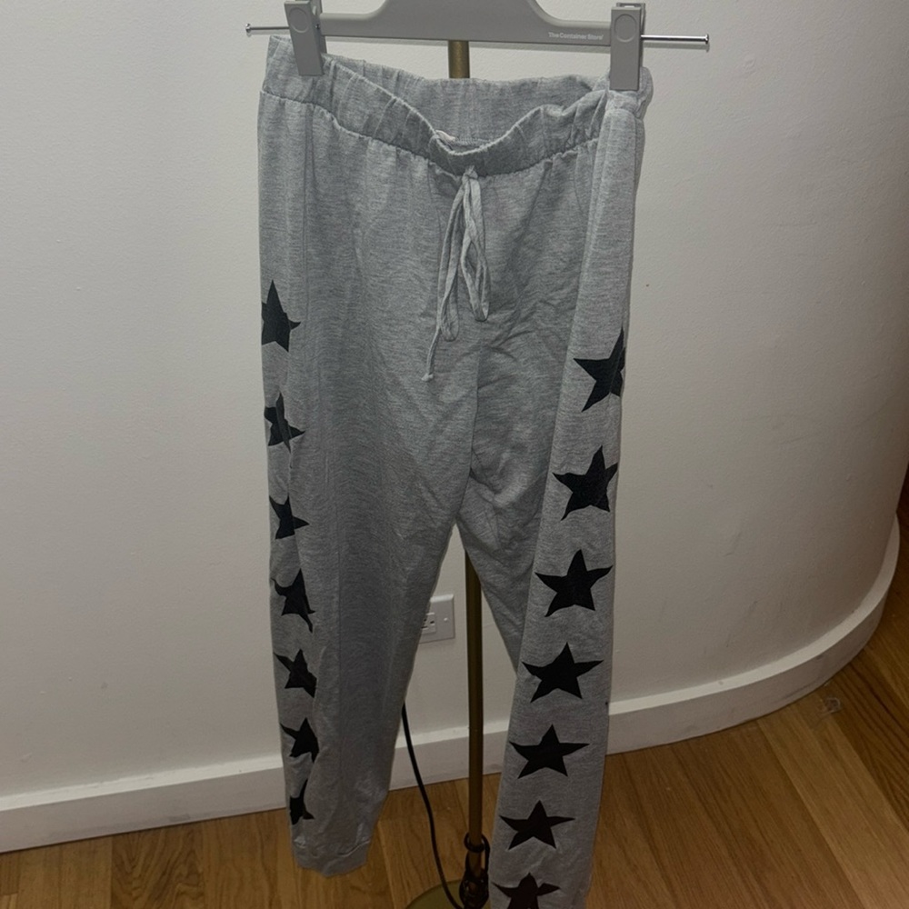 Grey joggers with stars